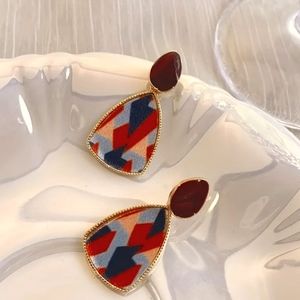 3/$25-Gorgeous earings 😍